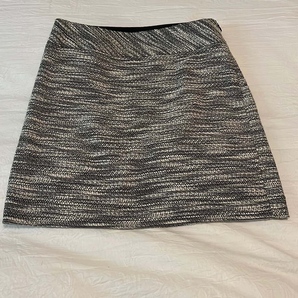 Loft black/white skirt size 2